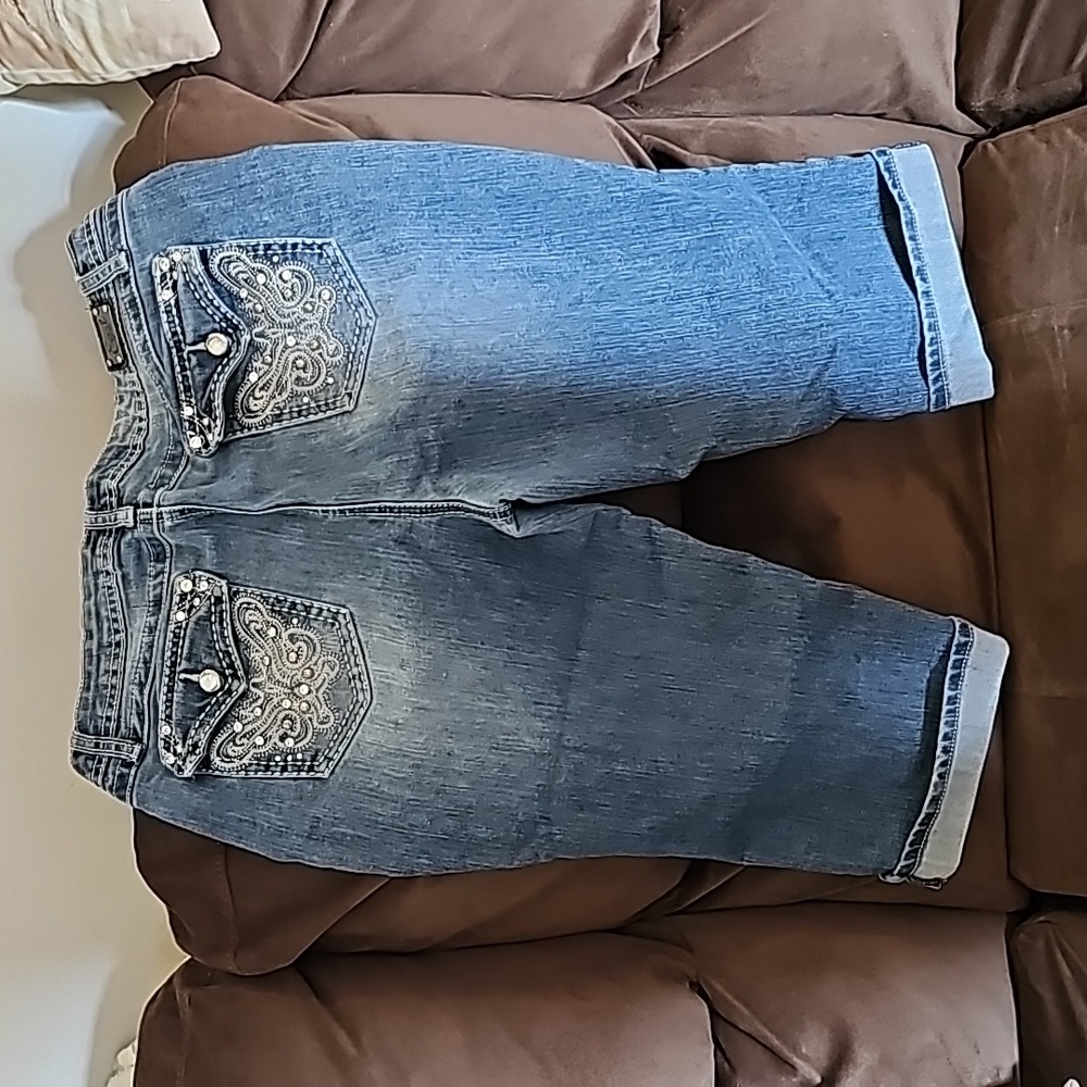 Bling pocket cuffed capri